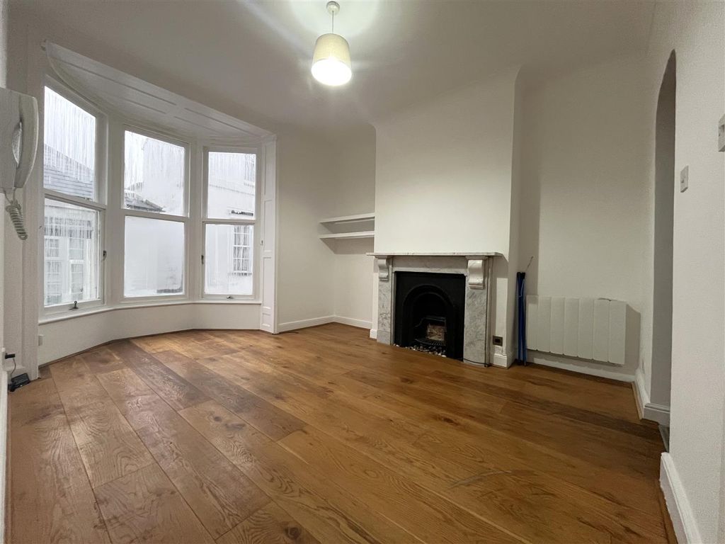 Additional image 2 of 1 bed flat for saleGloucester Street, Weymouth DT4