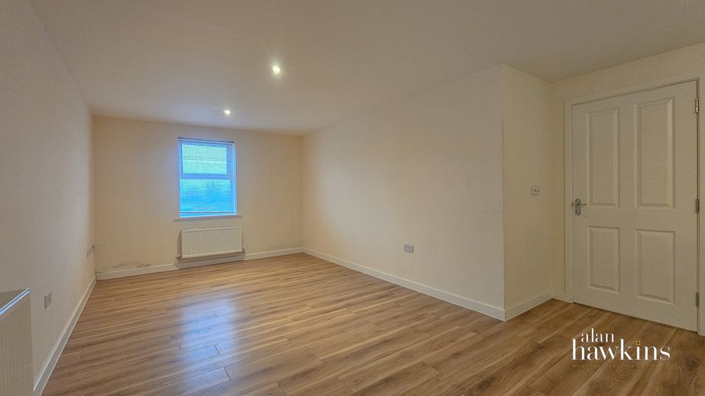Additional image 3 of 2 bed flat to rentCloatley Crescent, Royal Wootton Bassett SN4
