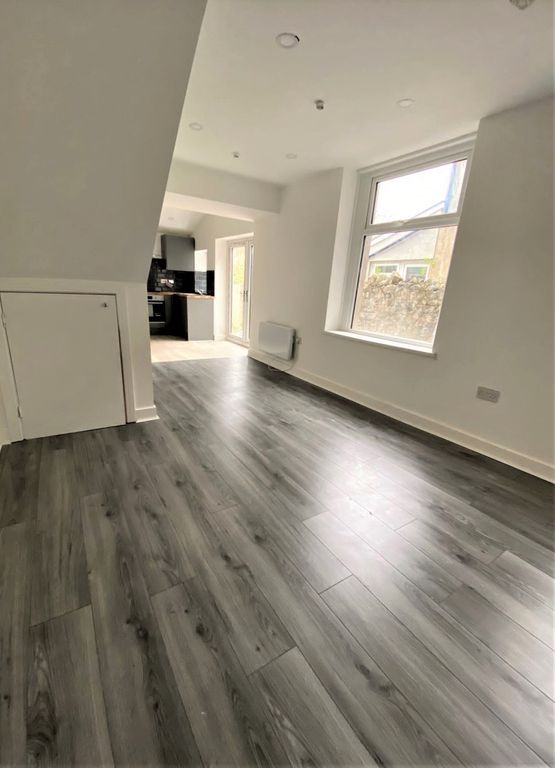 Additional image 3 of 2 bed flat to rentHigh Street, Barry CF62
