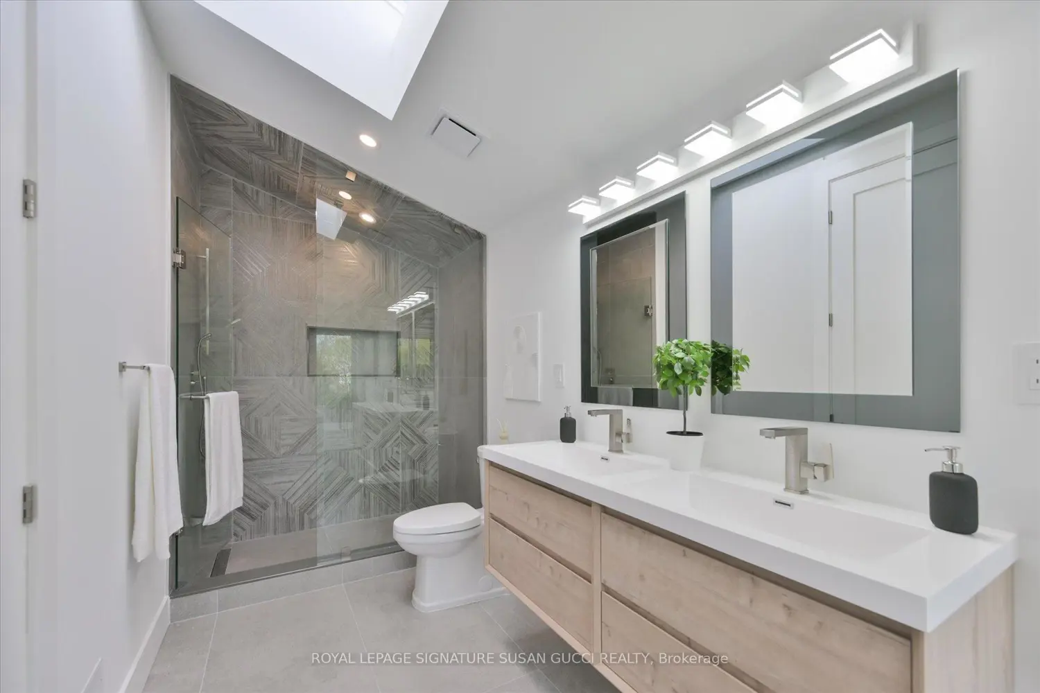 Additional image 3 of 223 Queensdale Avenue