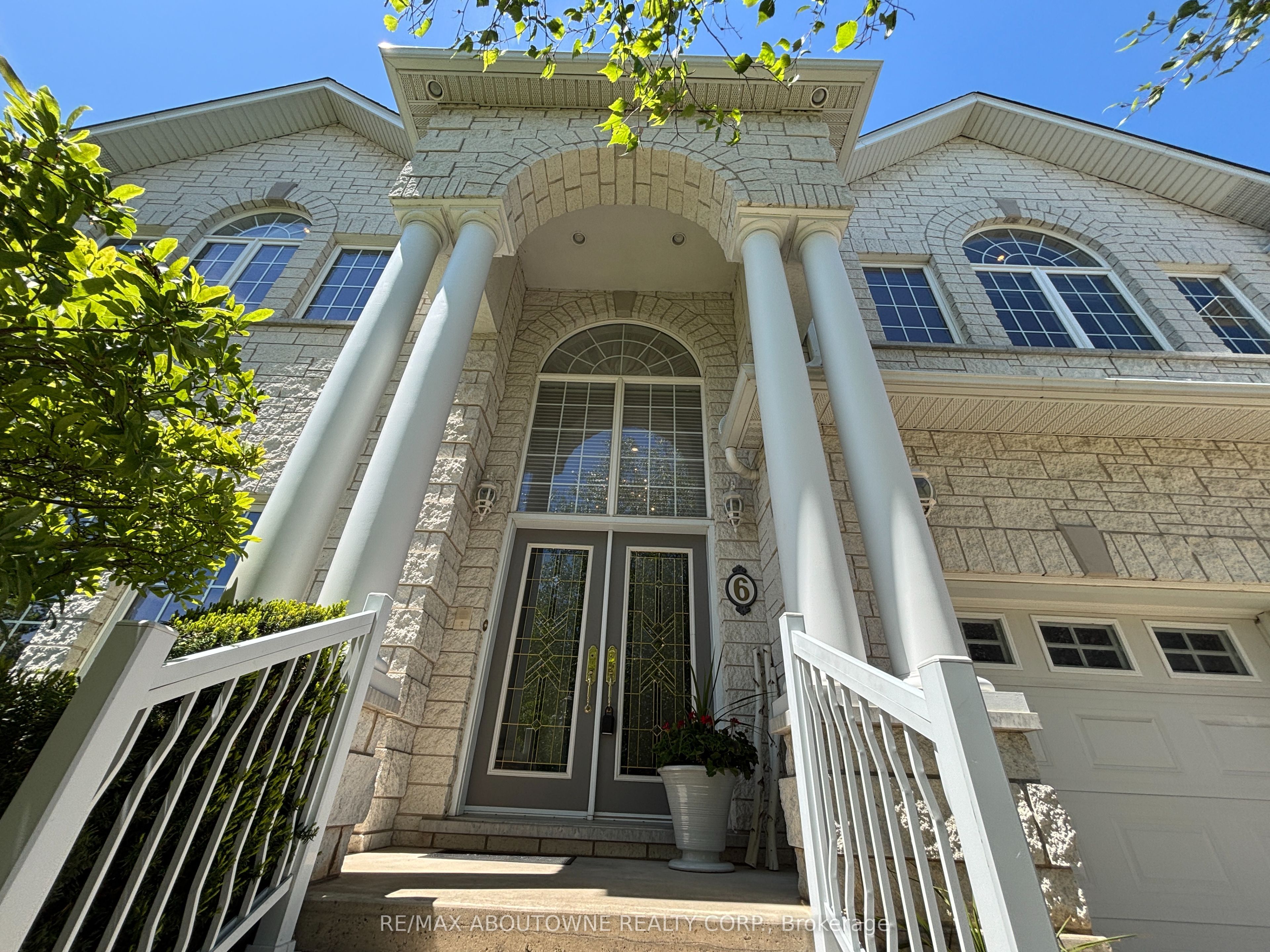 6 Fourseasons Drive, Hamilton, ON, L8E 5Y5