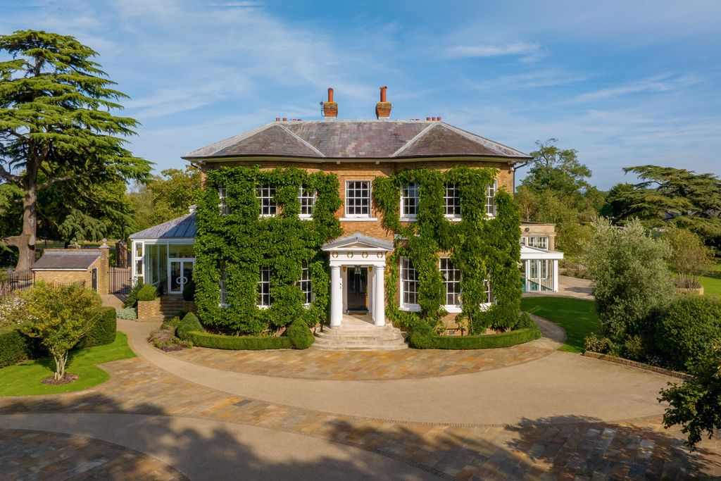 Additional image 2 of 8 bed property for saleWood Hall Lane, Radlett, Hertfordshire WD7