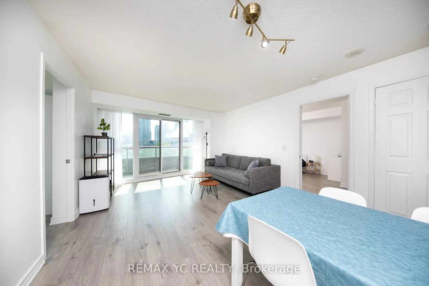 25 Lower Simcoe Street 808 photo 4