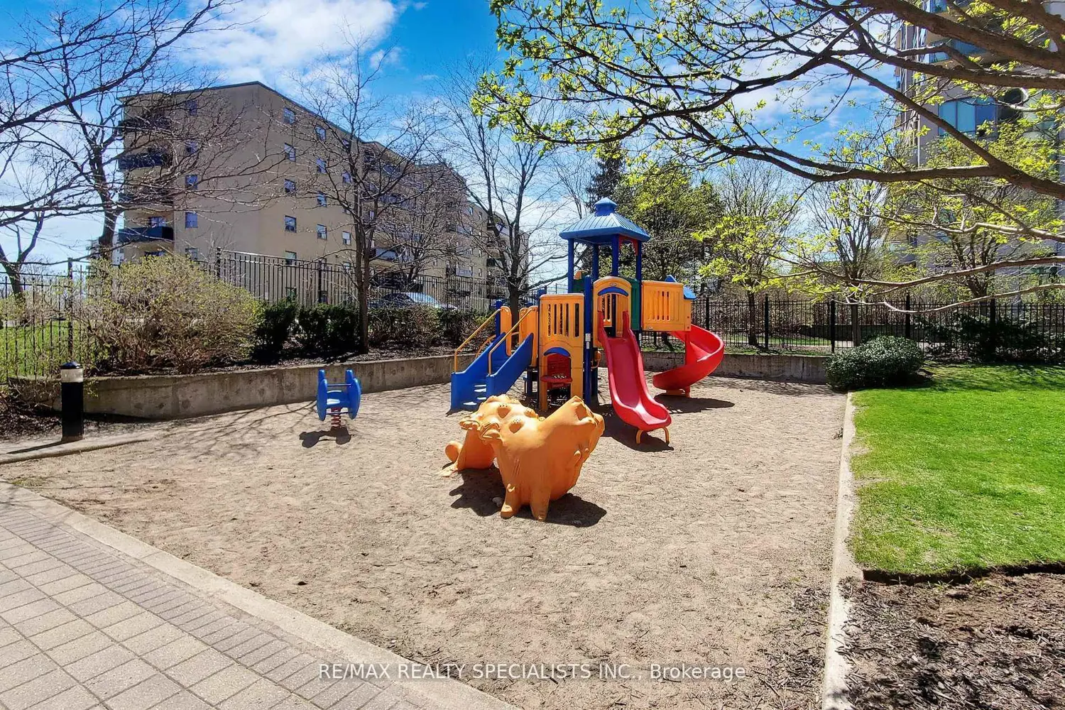 Additional image 14 of 3504 Hurontario Street 307