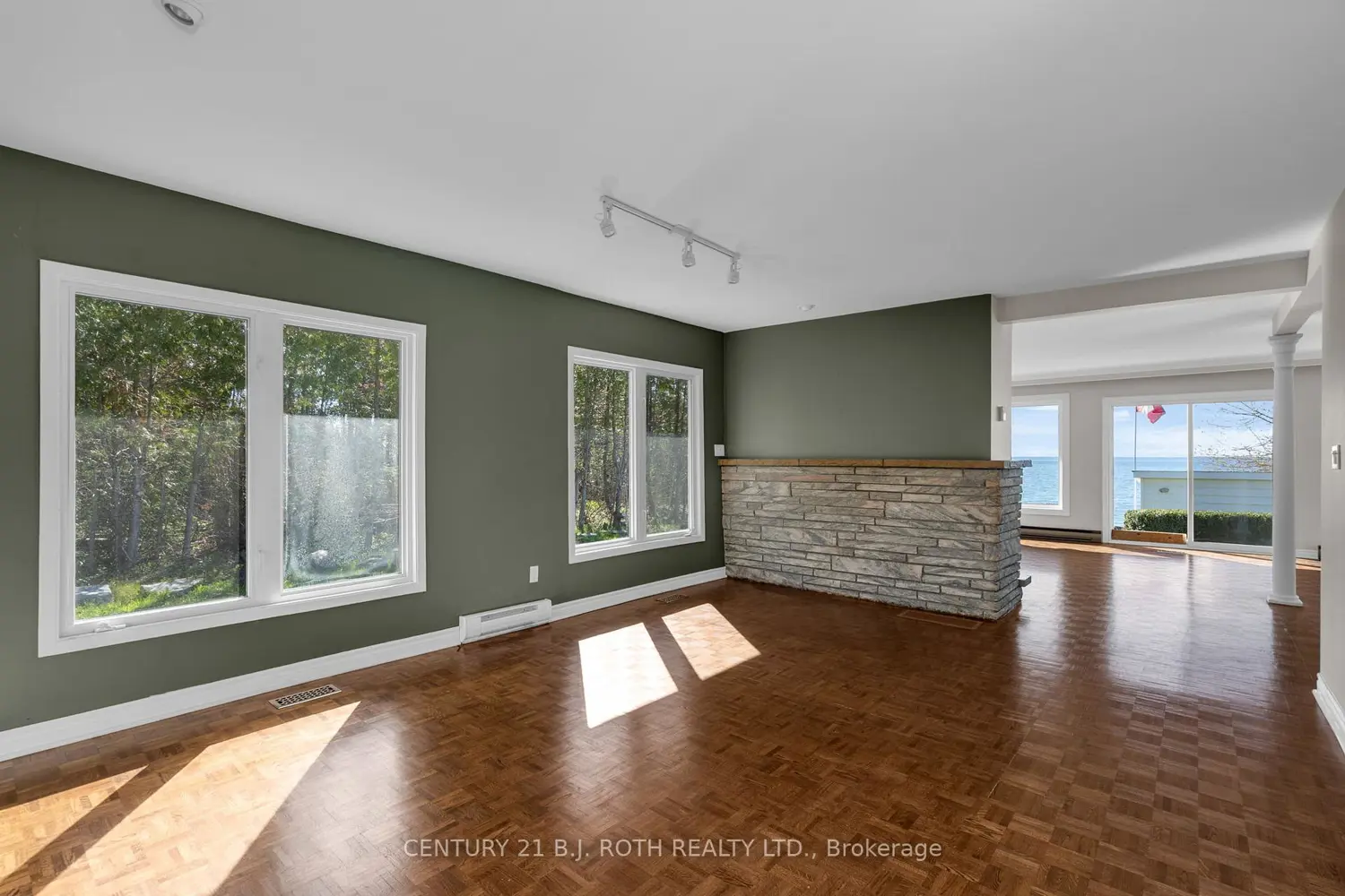 49 Lakeshore Road photo 5