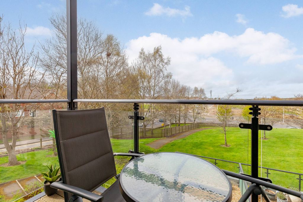 Additional image 3 of 2 bed flat for sale4/4 Burnbrae Park, Edinburgh EH12