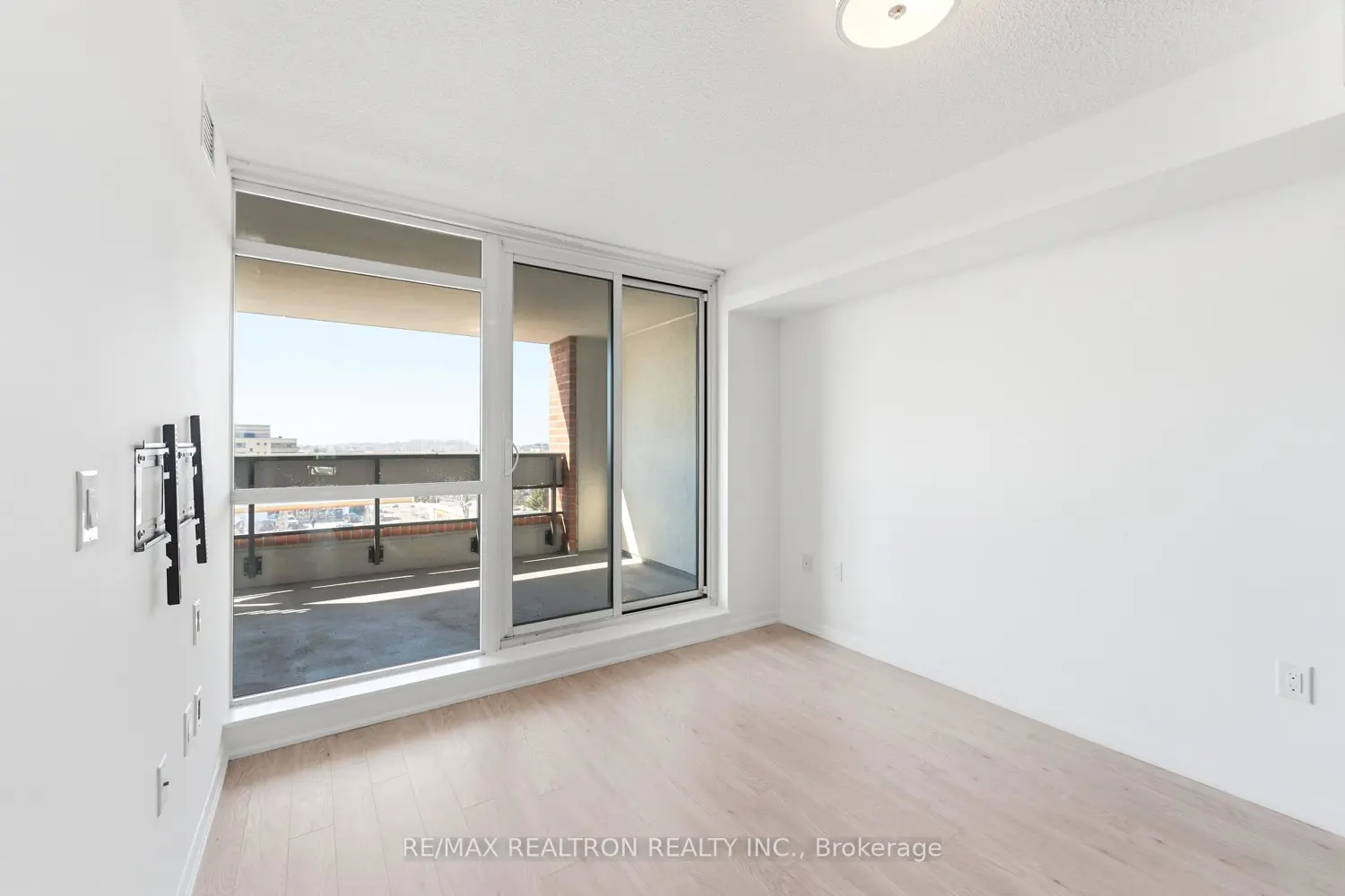 Additional image 6 of 830 Lawrence Avenue 446