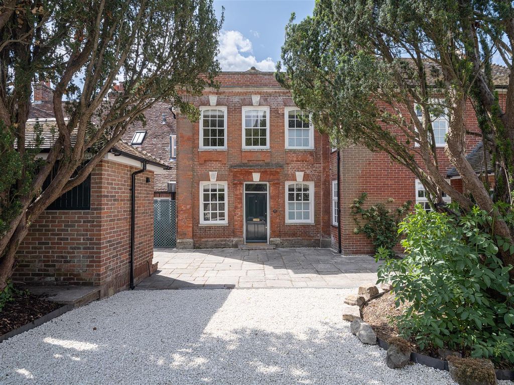 Additional image 36 of 5 bed property to rentDe Vaux Place, Salisbury SP1