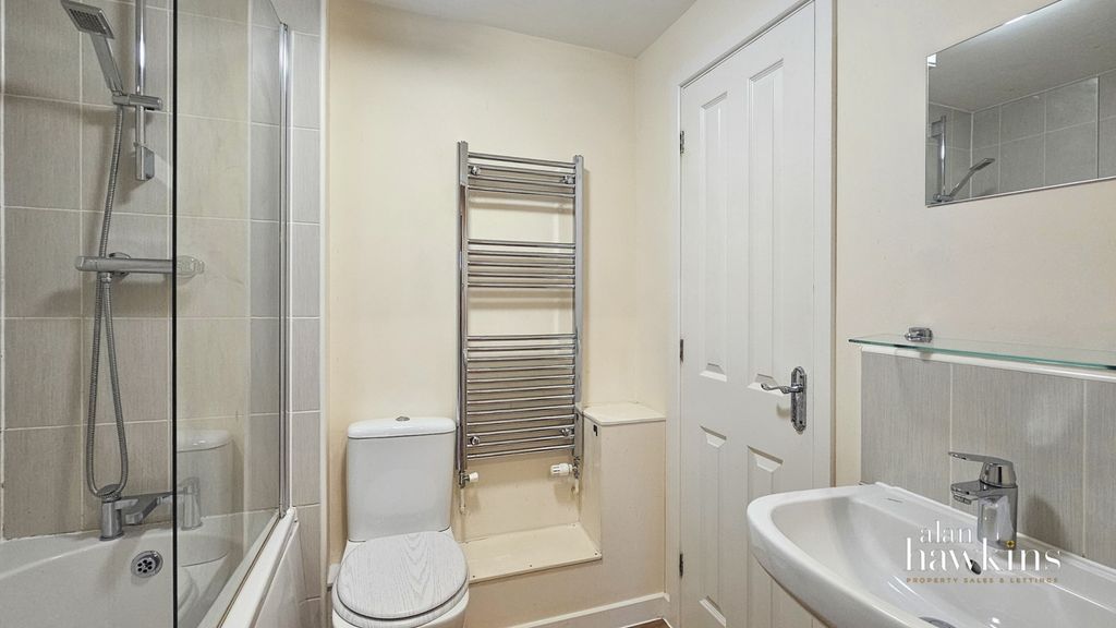 Additional image 6 of 2 bed flat to rentCloatley Crescent, Royal Wootton Bassett SN4