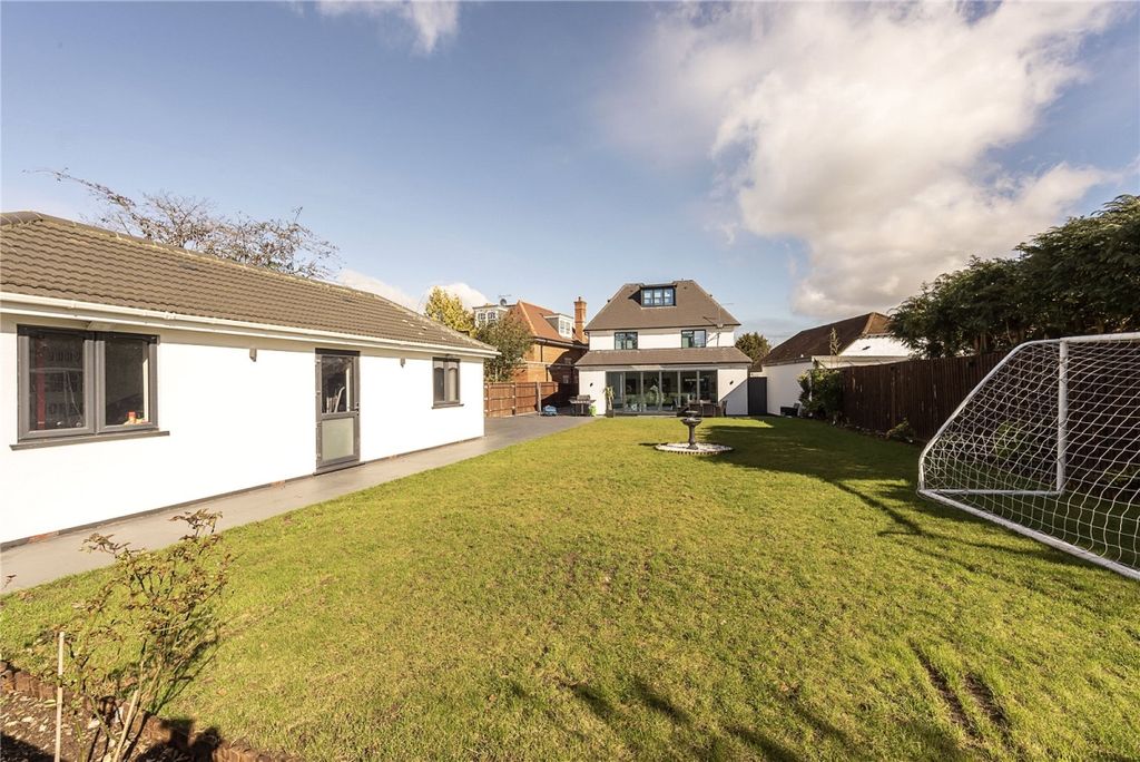 Additional image 13 of 6 bed detached house to rentGaviots Way, Gerrards Cross SL9