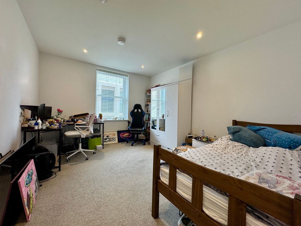Additional image 7 of 3 bed flat to rentPeter Street, St. Helier JE2