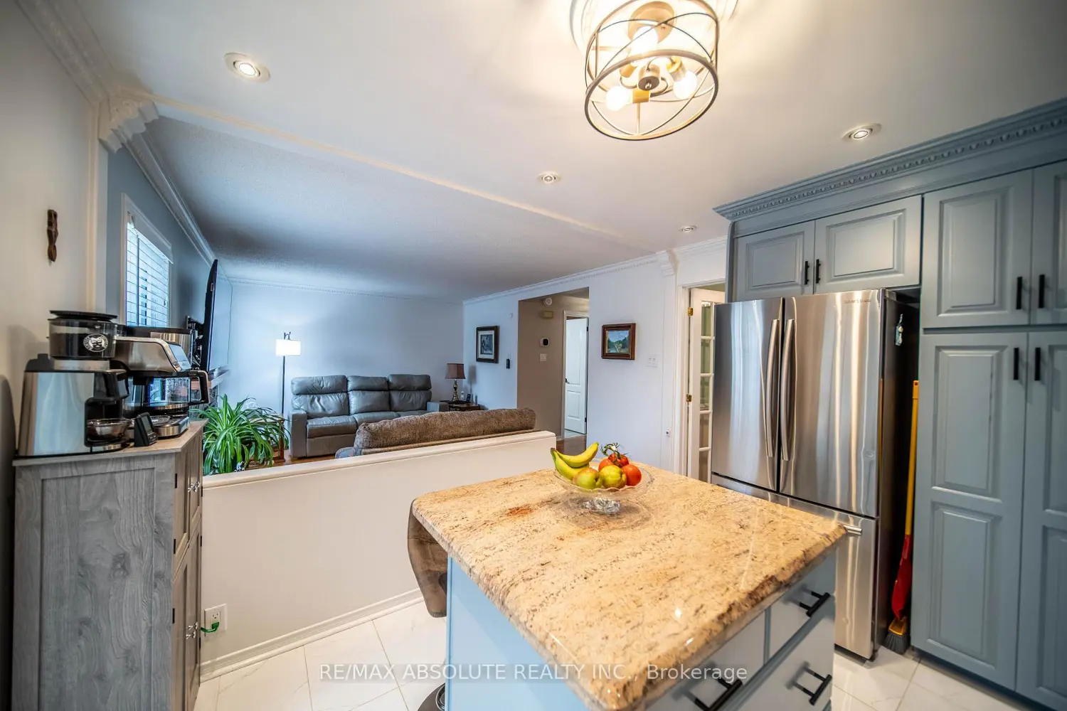 698 Thicket Way photo 5