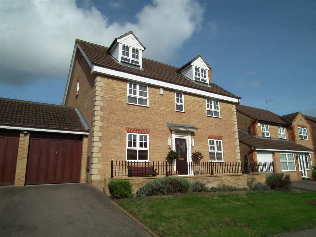5 bed detached house to rentAbington Vale, Northampton NN3