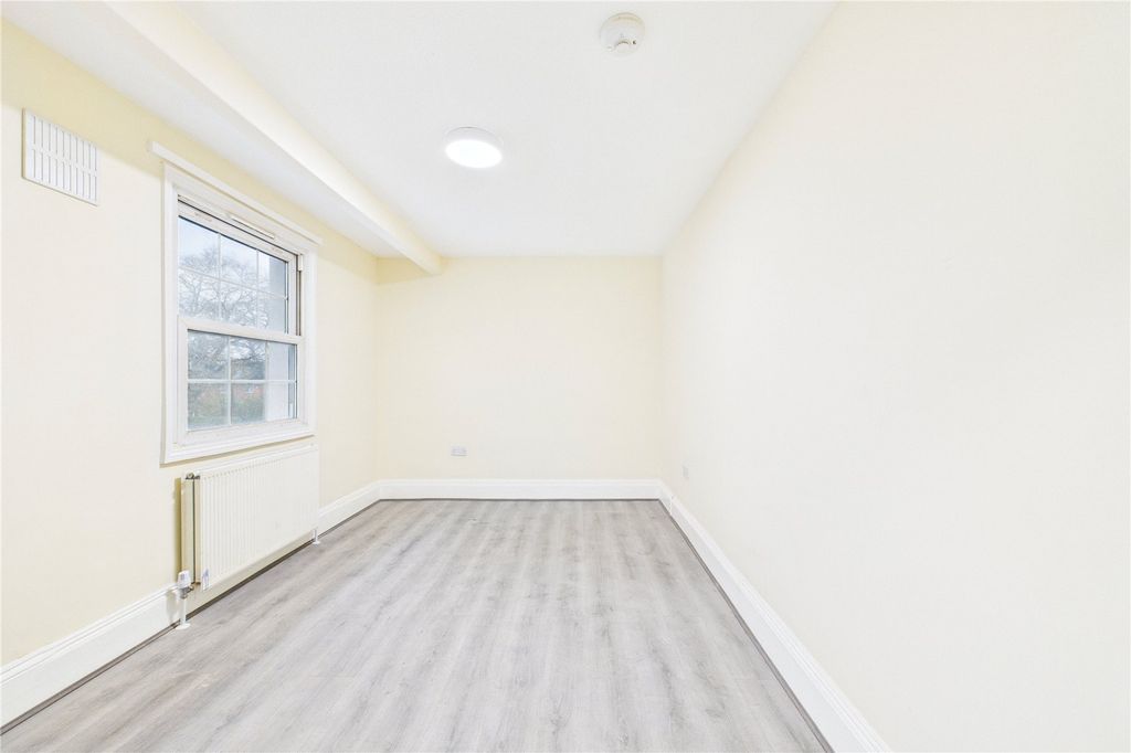 Additional image 7 of 2 bed flat to rentFlat 10, Newbury House, 237 Andover Road, Newbury, Berkshire RG14
