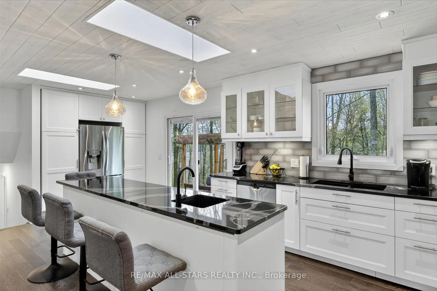 1558 Highway 7A