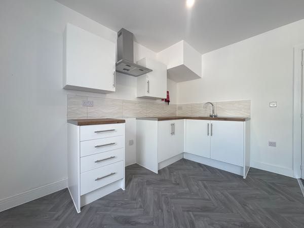 2 bed flat to rentHigh Street, Rhymney, Tredegar NP22