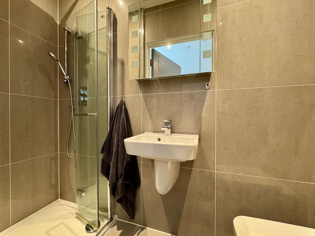 Additional image 9 of 3 bed flat to rentPeter Street, St. Helier JE2
