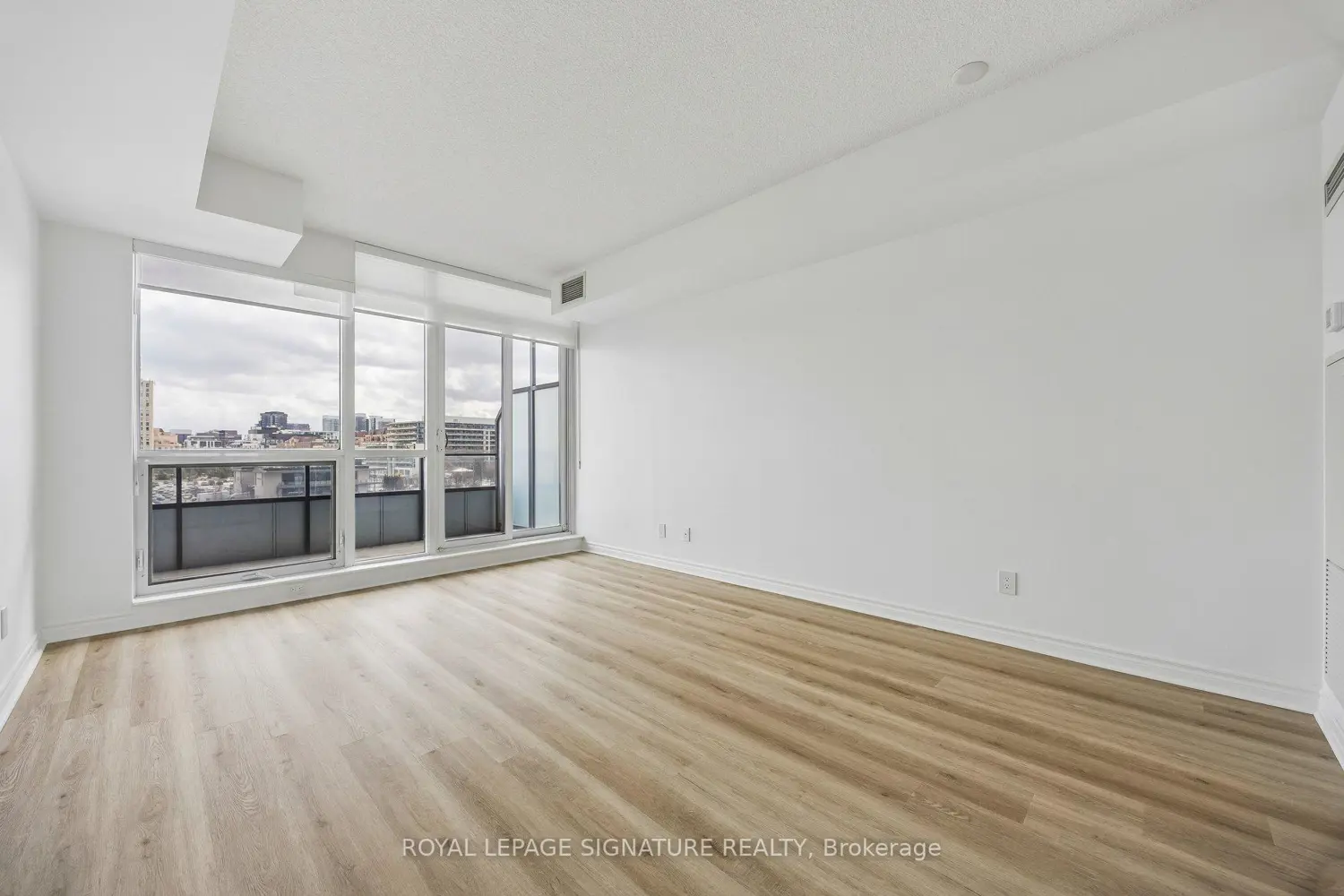 2885 Bayview Avenue 203 photo 4