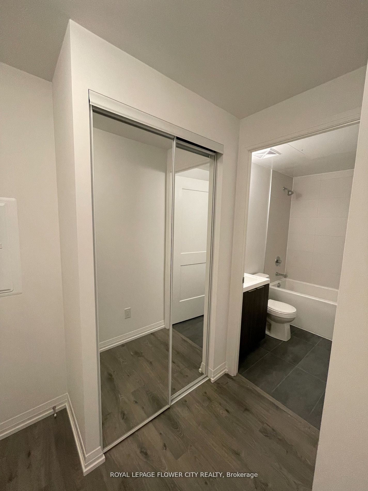 Additional image 6 of 701-8 Widmer Street E, Toronto, ON, M5V 2E7