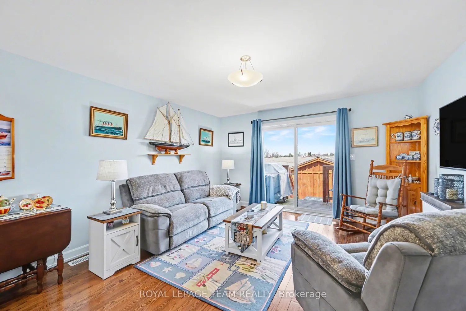 442 Arora Crescent photo 2