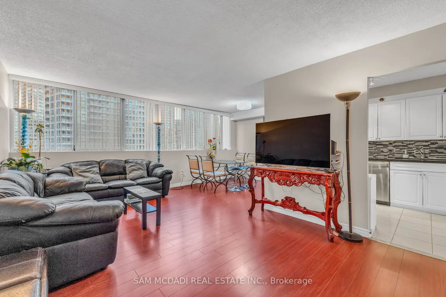 Additional image 5 of 3590 Kaneff Crescent 605