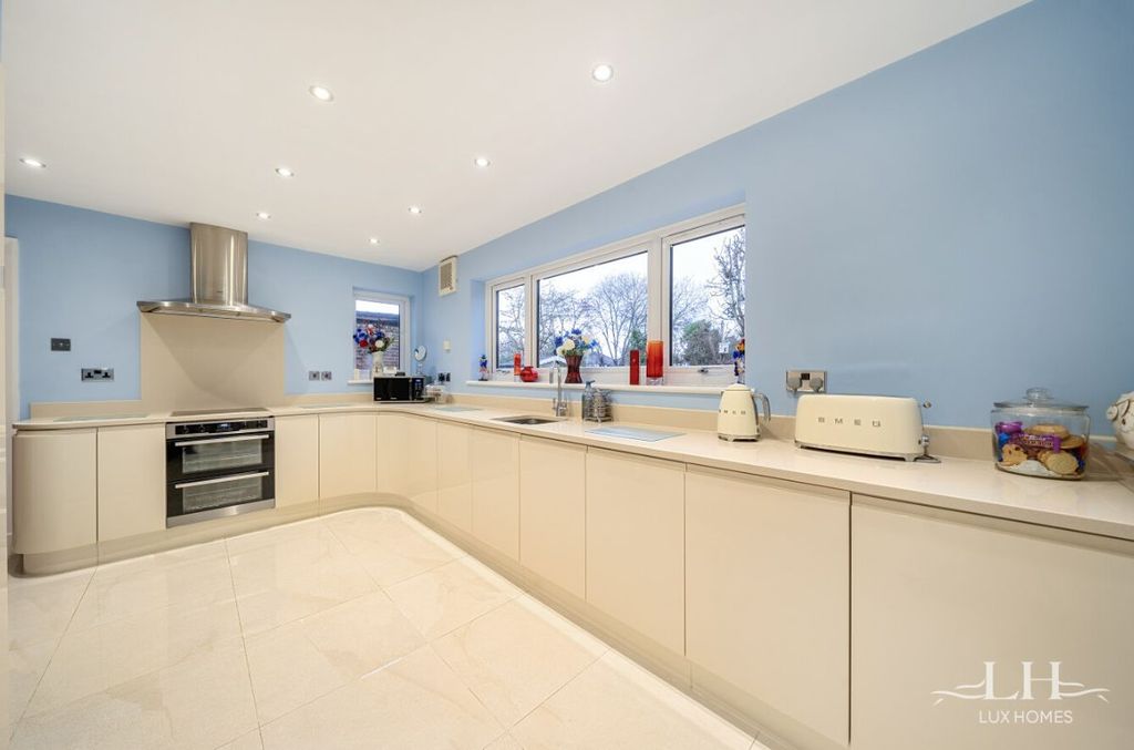 Additional image 7 of 3 bed detached bungalow for saleBrook Close, Romford RM2