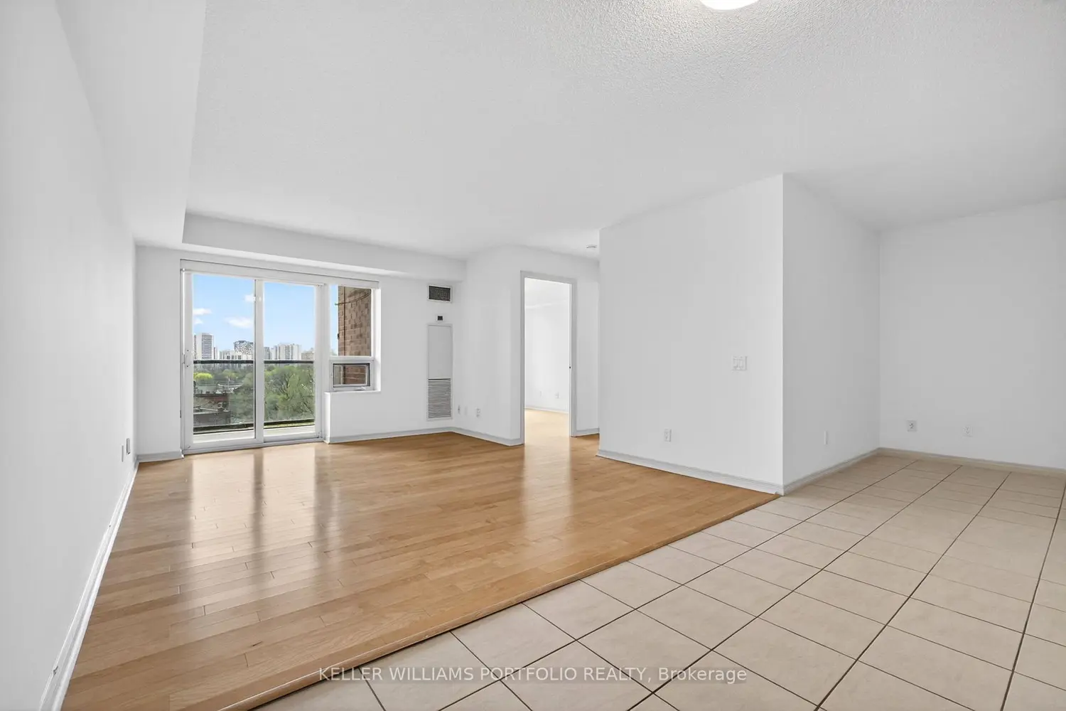 Additional image 4 of 61 Heintzman Street 819