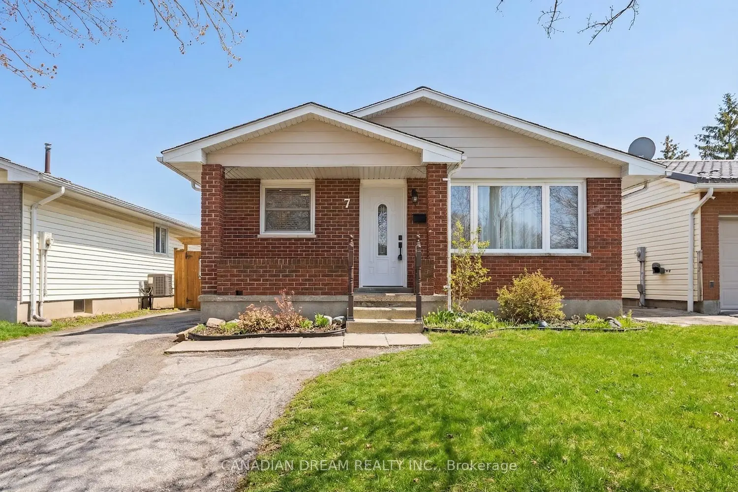 7 Poplar Crescent