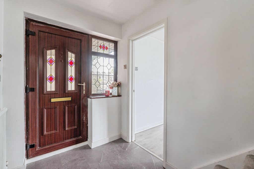 Additional image 2 of 4 bed semi-detached house for saleSandown Road, Wickford SS11