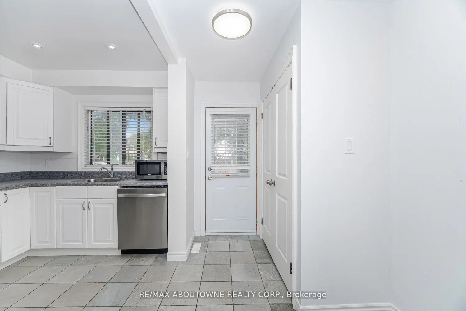 Additional image 2 of 2779 Gananoque Drive 27