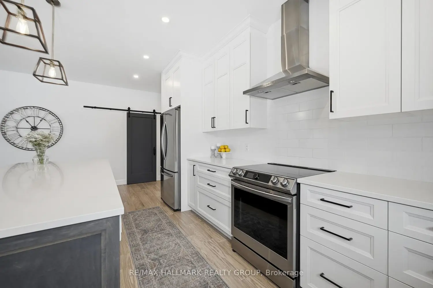 21 Maxime Court photo 2