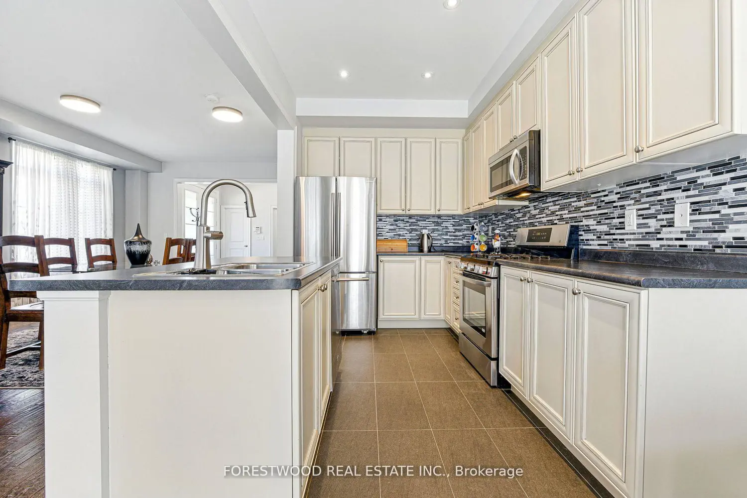 Additional image 3 of 634 Sweetwater Crescent