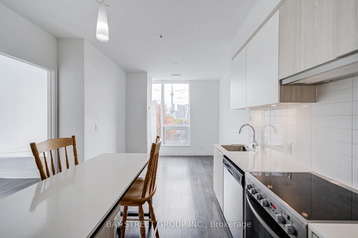 203 College Street 612 photo 2