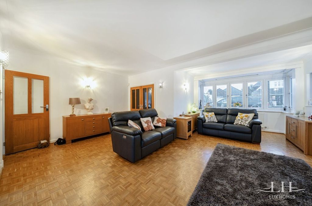 Additional image 2 of 3 bed detached bungalow for saleBrook Close, Romford RM2