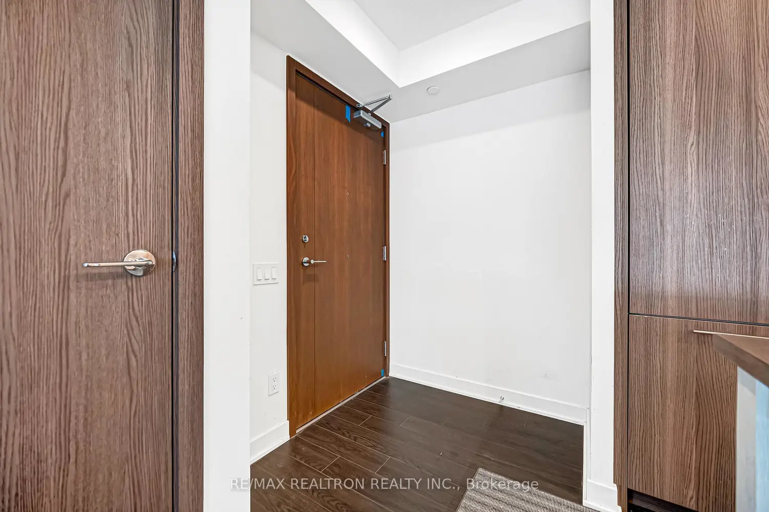 Additional image 18 of 19 Bathurst Street 811