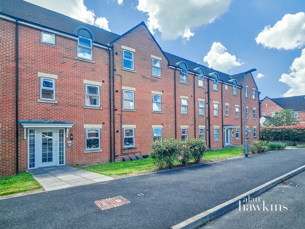 2 bed flat to rentCloatley Crescent, Royal Wootton Bassett SN4