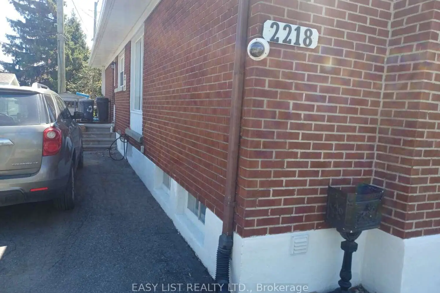 2218 Iris Street photo 2