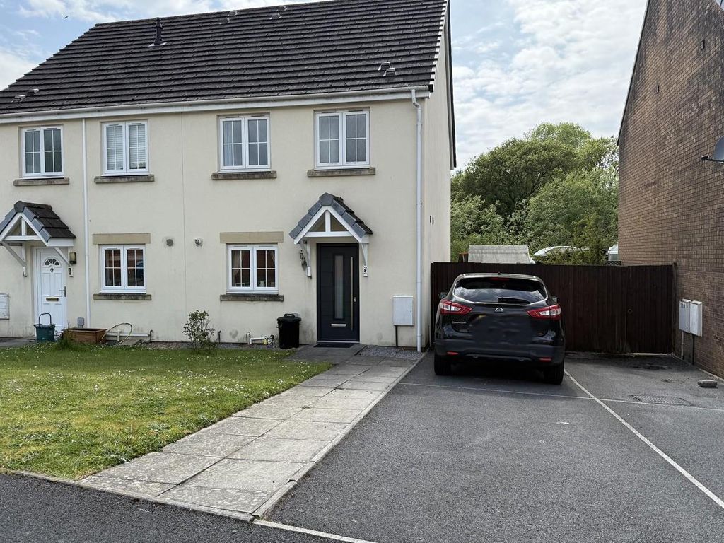 3 bed semi-detached house for saleCwrt Lando, Pembrey, Burry Port SA16