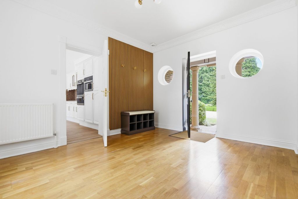 Additional image 10 of 5 bed detached house to rentWellington Avenue, Virginia Water GU25