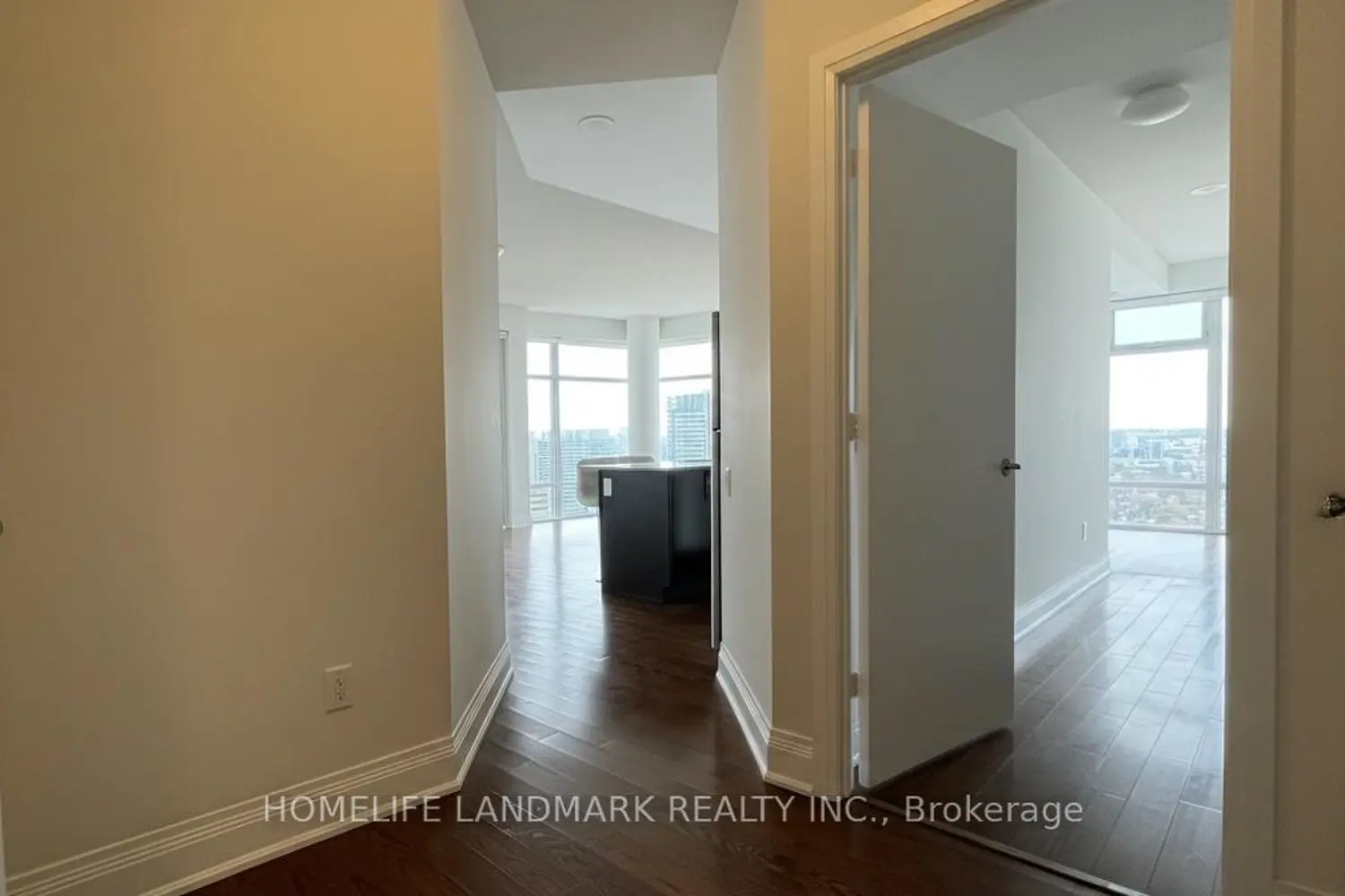 2191 Yonge Street 4211 photo 3