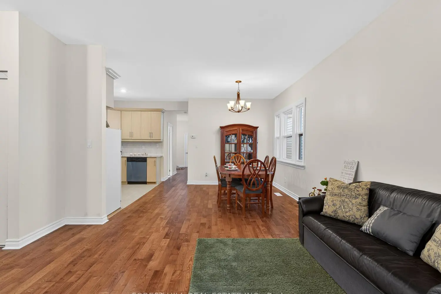 351 Woodfield Road photo 4