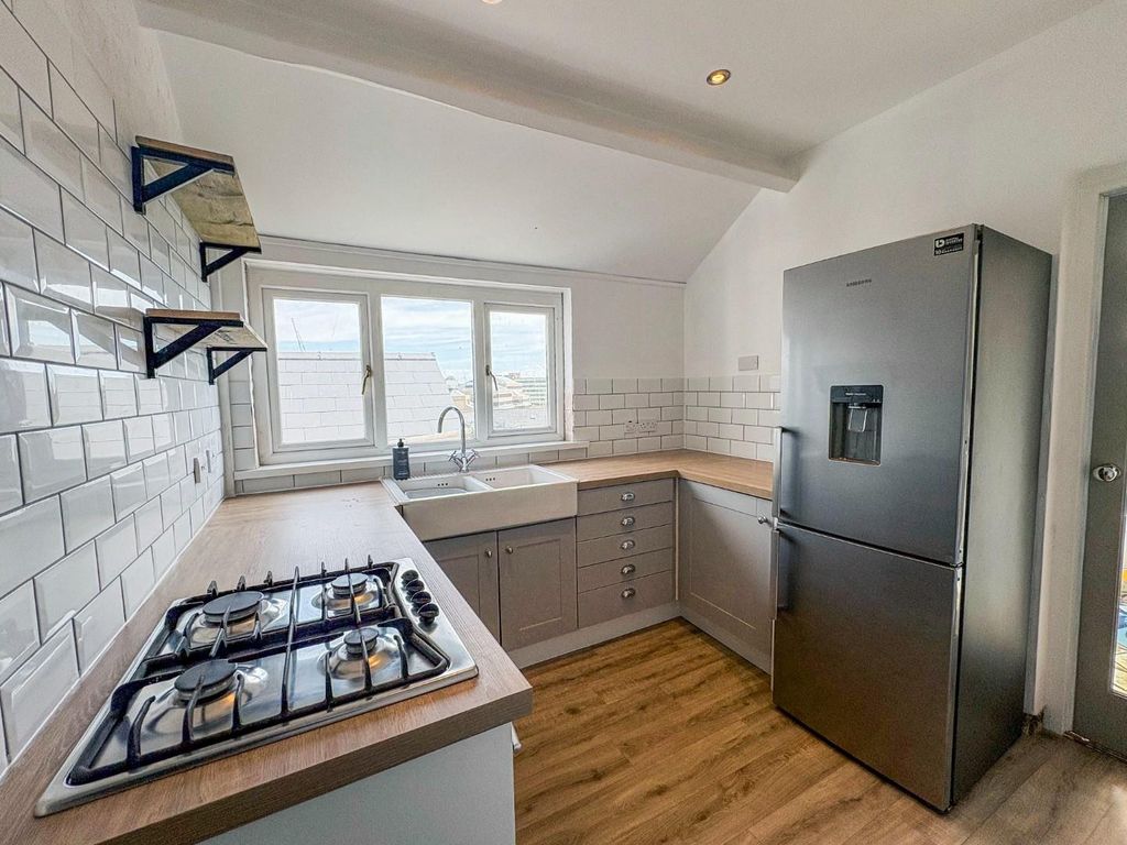 Additional image 4 of 2 bed flat to rentNewcastle Hill, Bridgend CF31