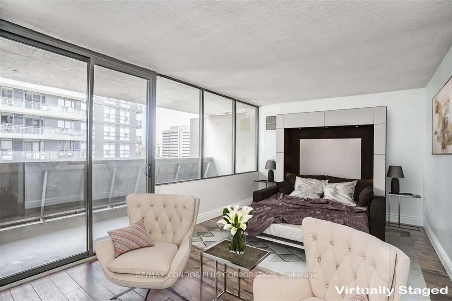 720 Spadina Avenue 1011 photo 2