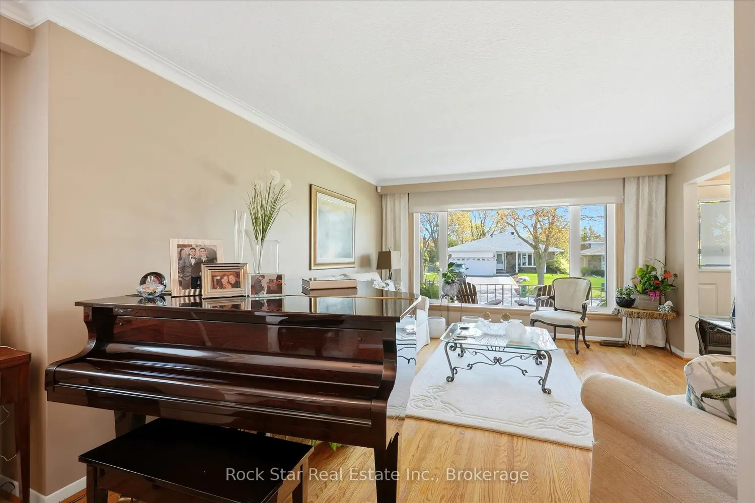 36 Langevin Crescent photo 3