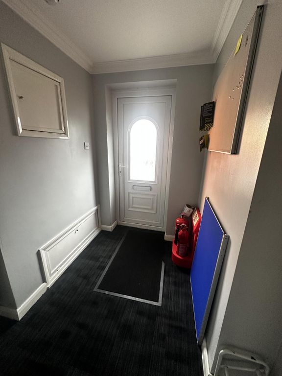3 bed flat to rentDunstable Road LU4 photo 2