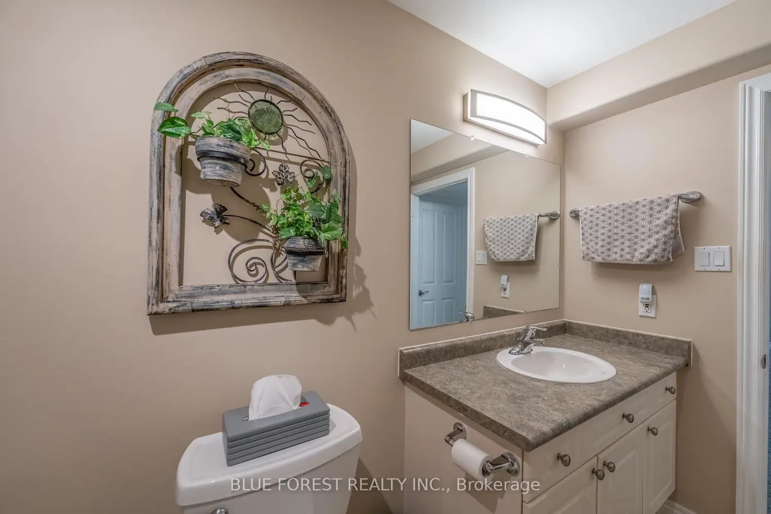 Additional image 7 of 948 Colborne Street 2
