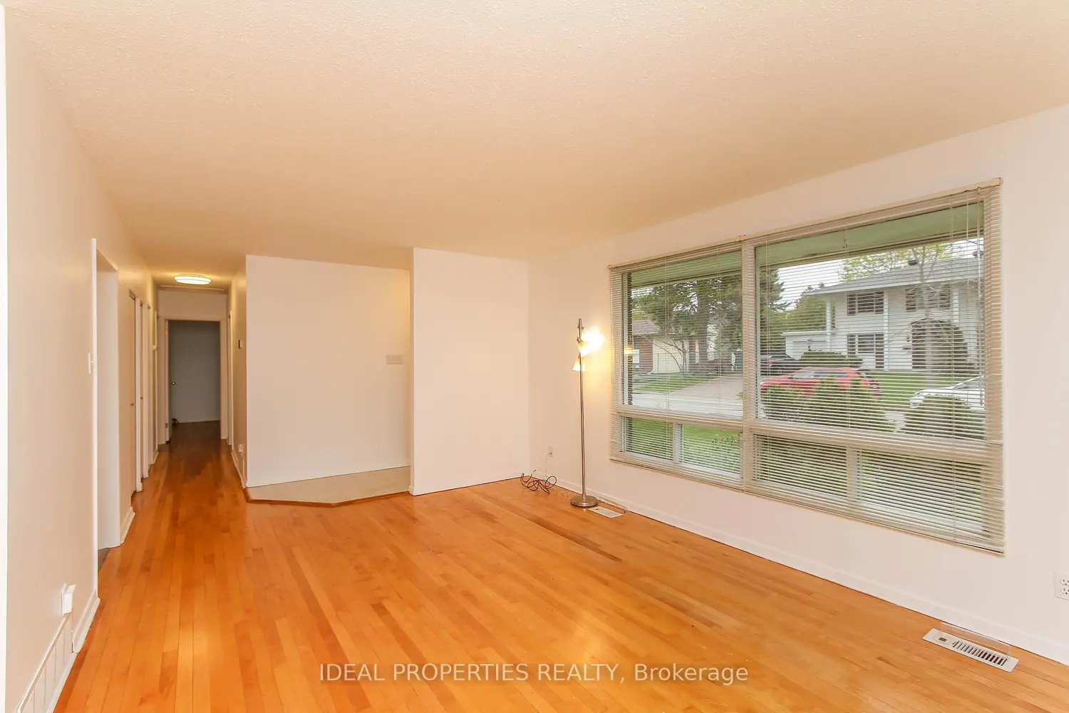 2699 Stone Crescent photo 4