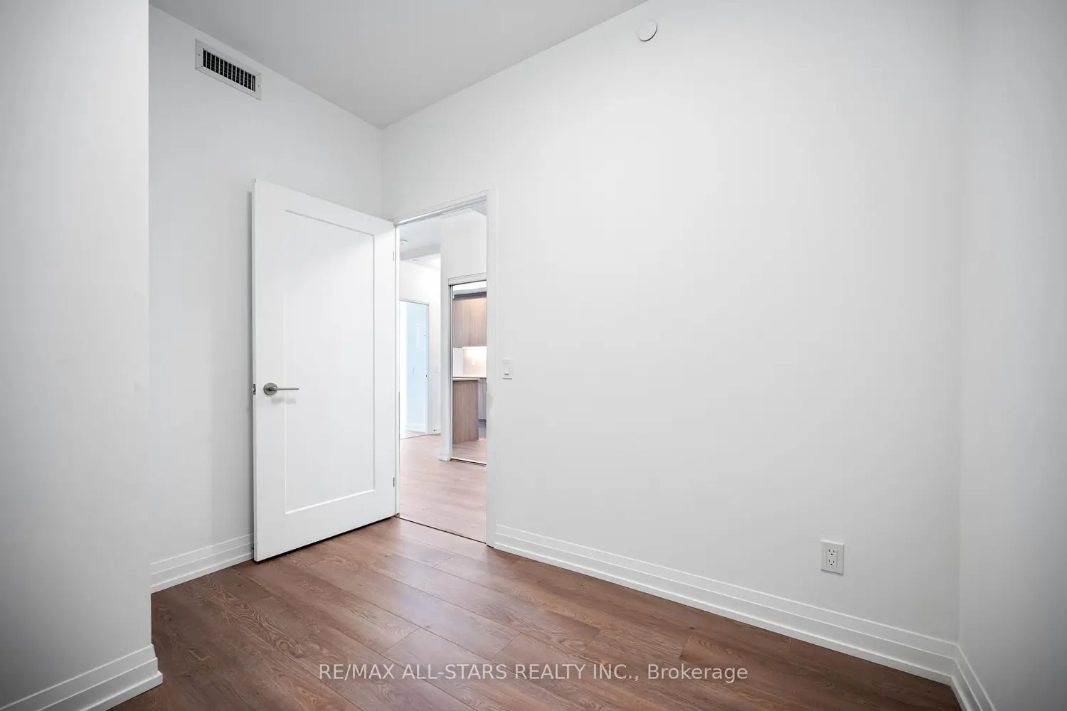 286 Main Street 1811 photo 2