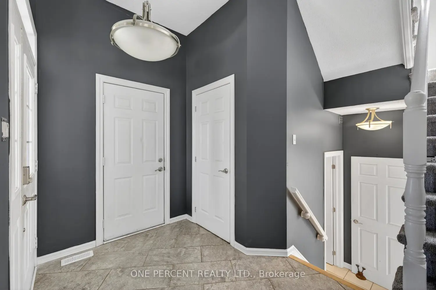 1800 Nicolet Way photo 2