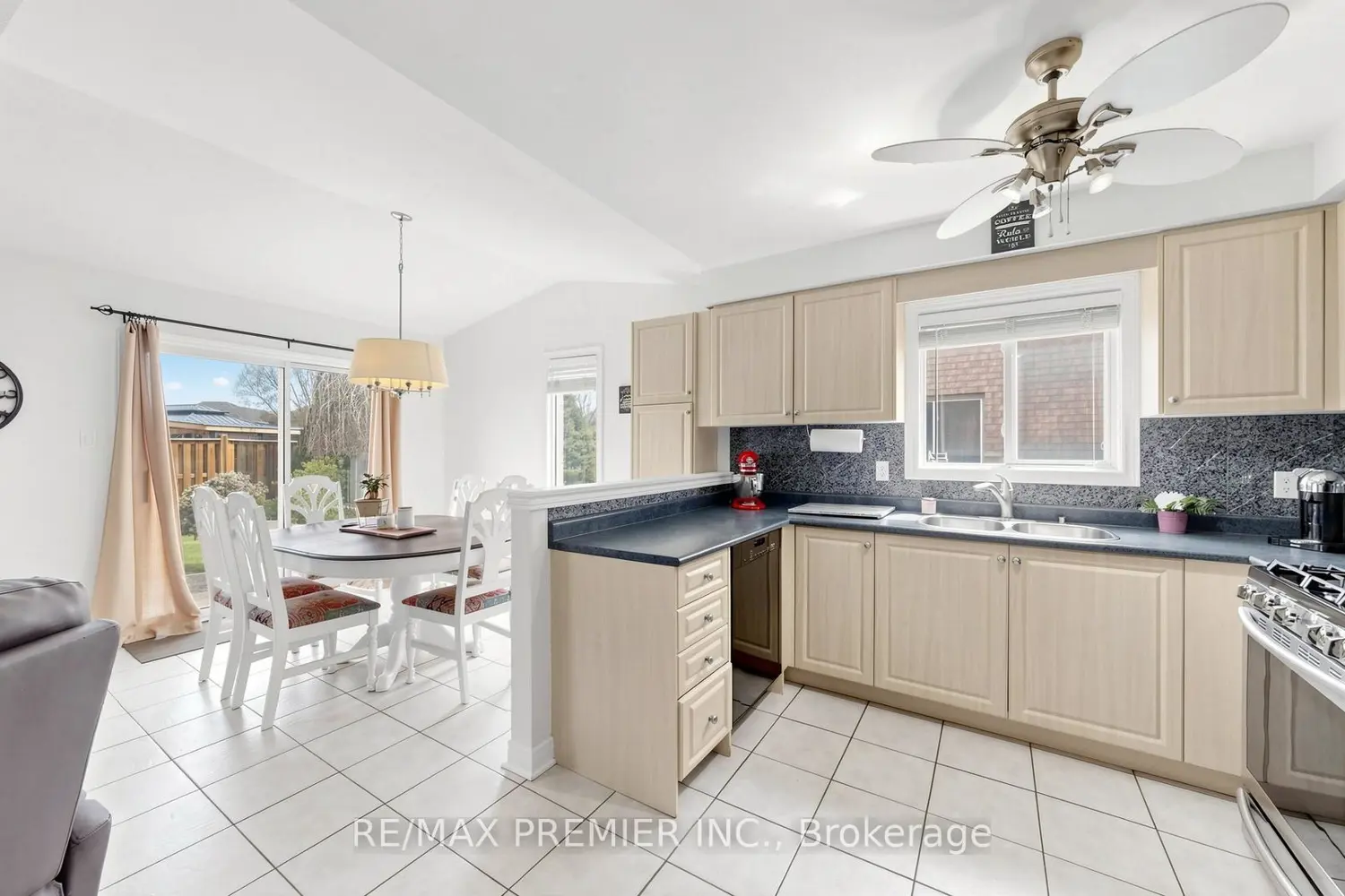 6 Terrastone Court photo 4